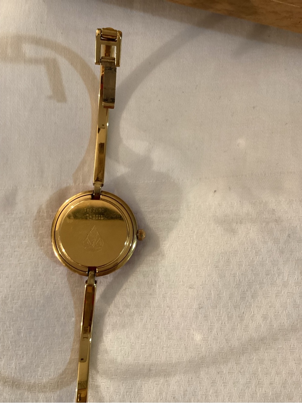 GUCCI Change Bezel 1100L Quartz Watch - Picture 7 of 14